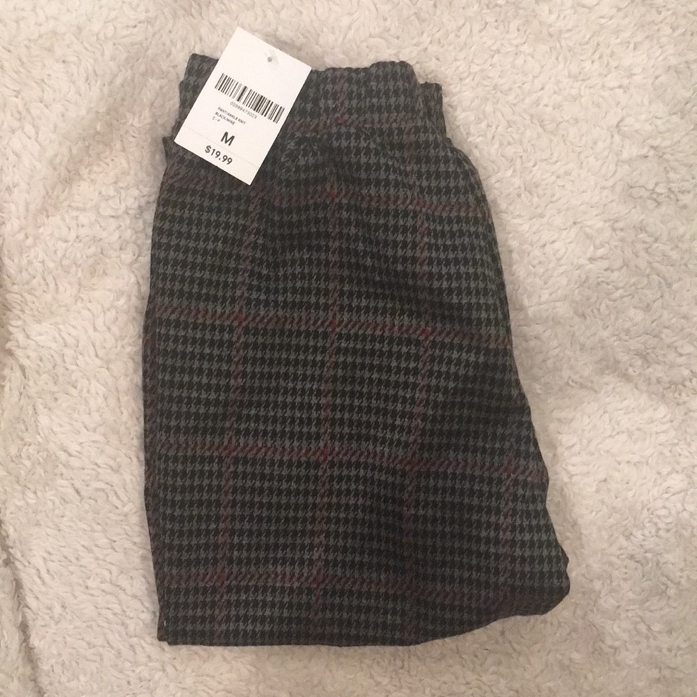 Forever 21 Houndstooth Plaid Knit Ankle Pants - Picture 2 of 10